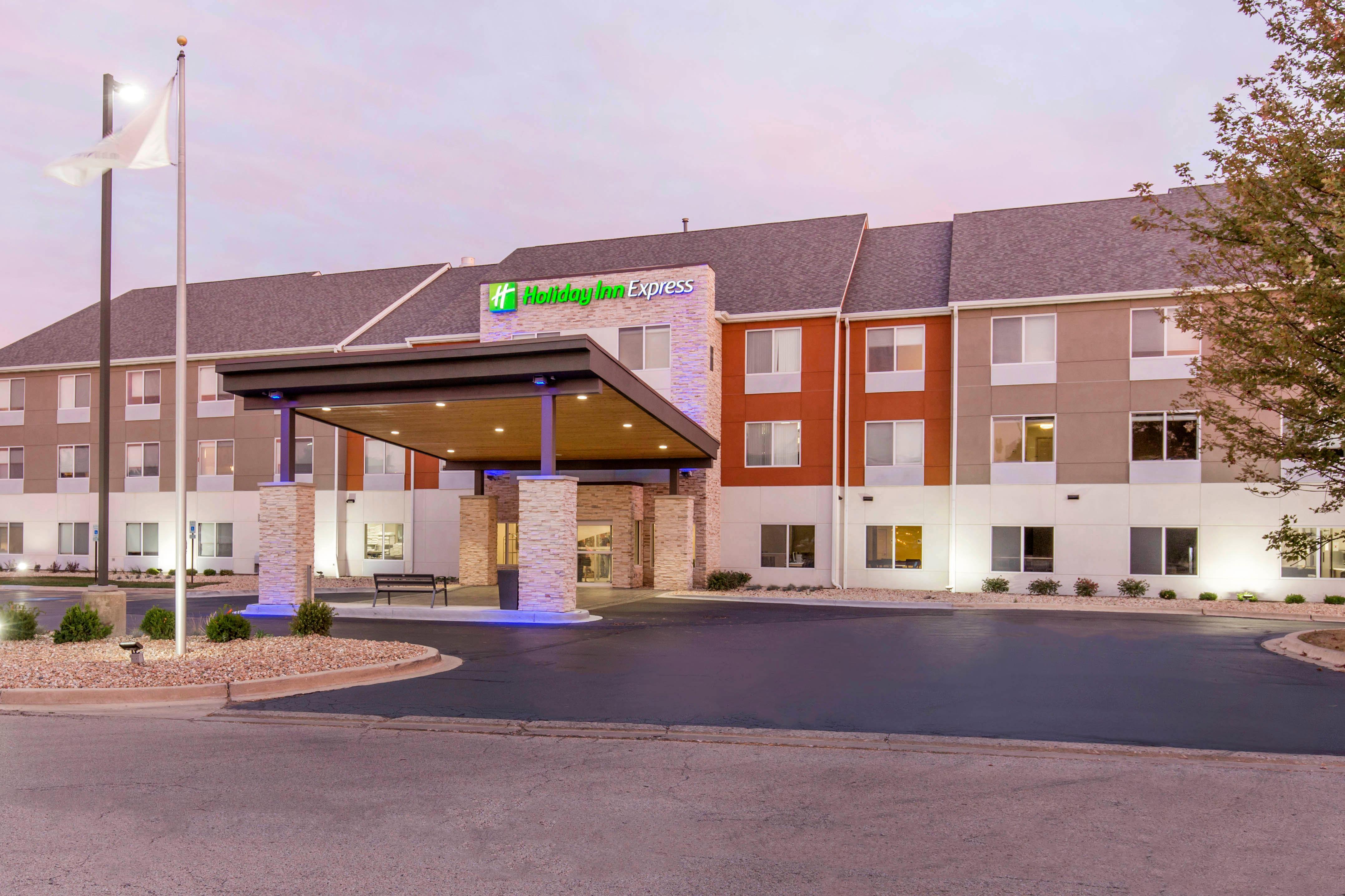 Holiday Inn Express And Suites Chicago West - St Charles By Ihg Saint Charles Buitenkant foto