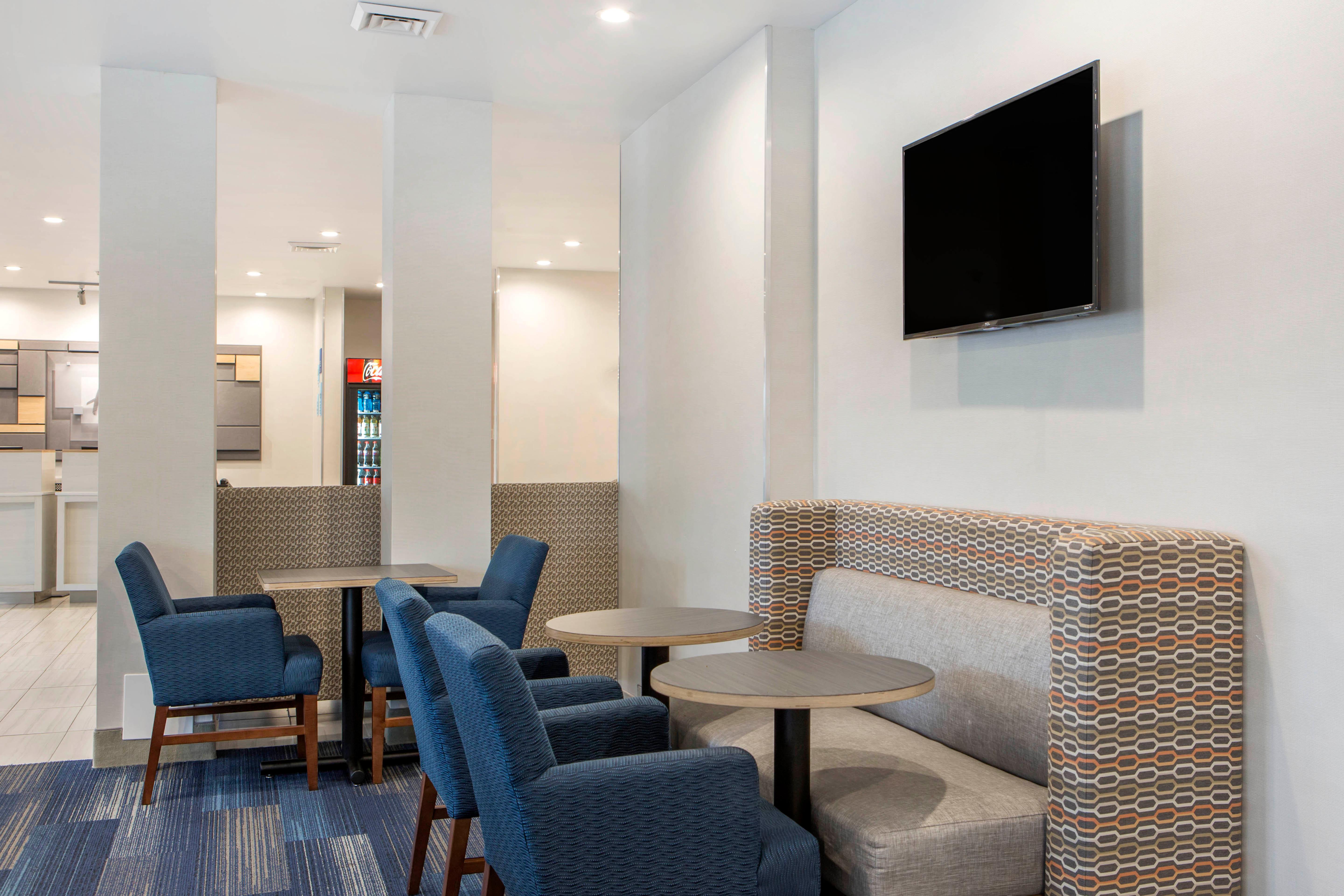 Holiday Inn Express And Suites Chicago West - St Charles By Ihg Saint Charles Buitenkant foto