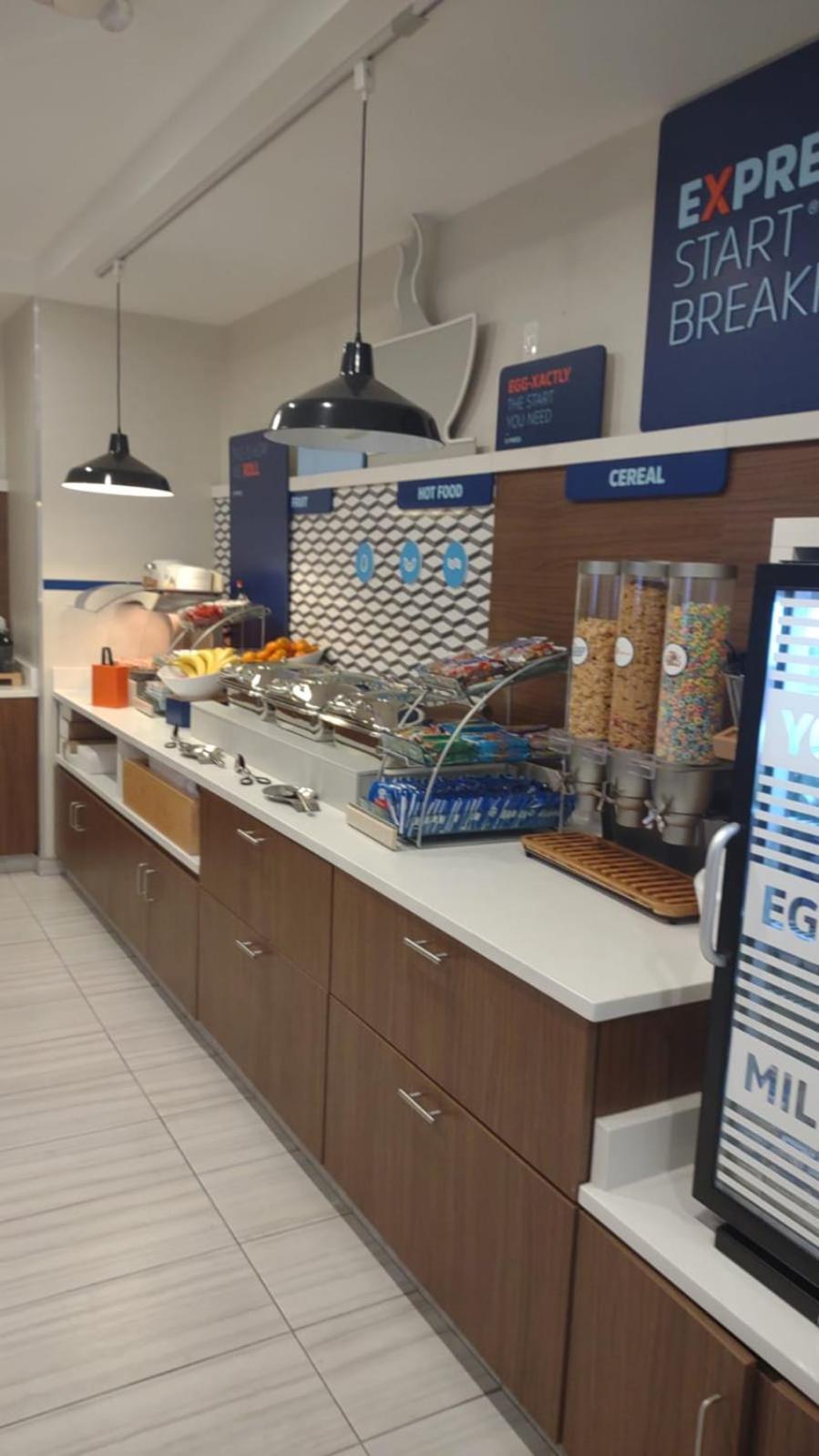 Holiday Inn Express And Suites Chicago West - St Charles By Ihg Saint Charles Buitenkant foto