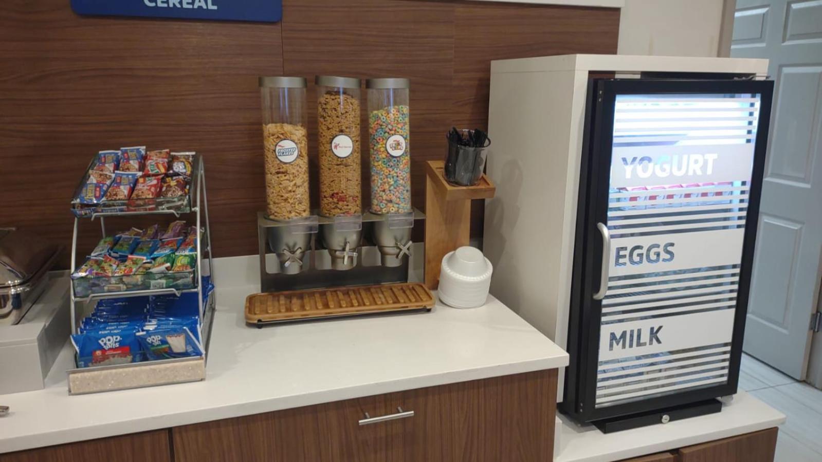 Holiday Inn Express And Suites Chicago West - St Charles By Ihg Saint Charles Buitenkant foto
